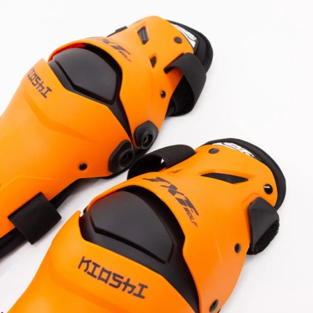 Наколенники Kioshi (Киоши) Dual Axis KN11 Оранжевый - купить с доставкой, по выгодной цене в интернет-магазине Мототека