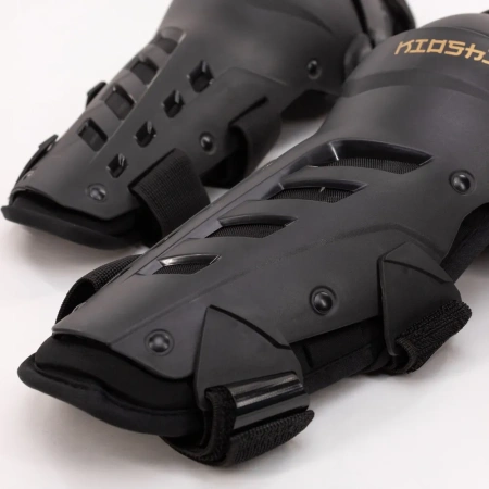 Наколенники Kioshi (Киоши) Dual Axis KN11 Черный - купить с доставкой, по выгодной цене в интернет-магазине Мототека