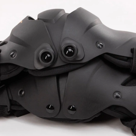 Наколенники Kioshi (Киоши) Dual Axis KN11 Черный - купить с доставкой, по выгодной цене в интернет-магазине Мототека