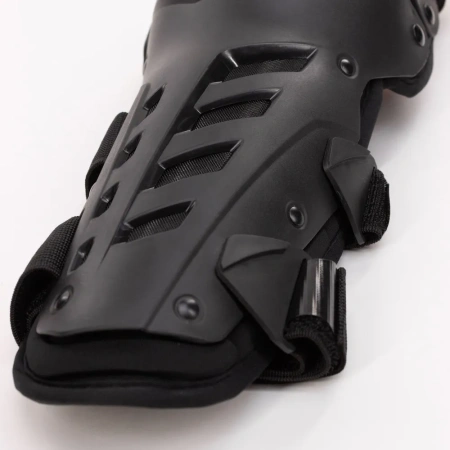 Наколенники Kioshi (Киоши) Dual Axis KN11 Черный - купить с доставкой, по выгодной цене в интернет-магазине Мототека